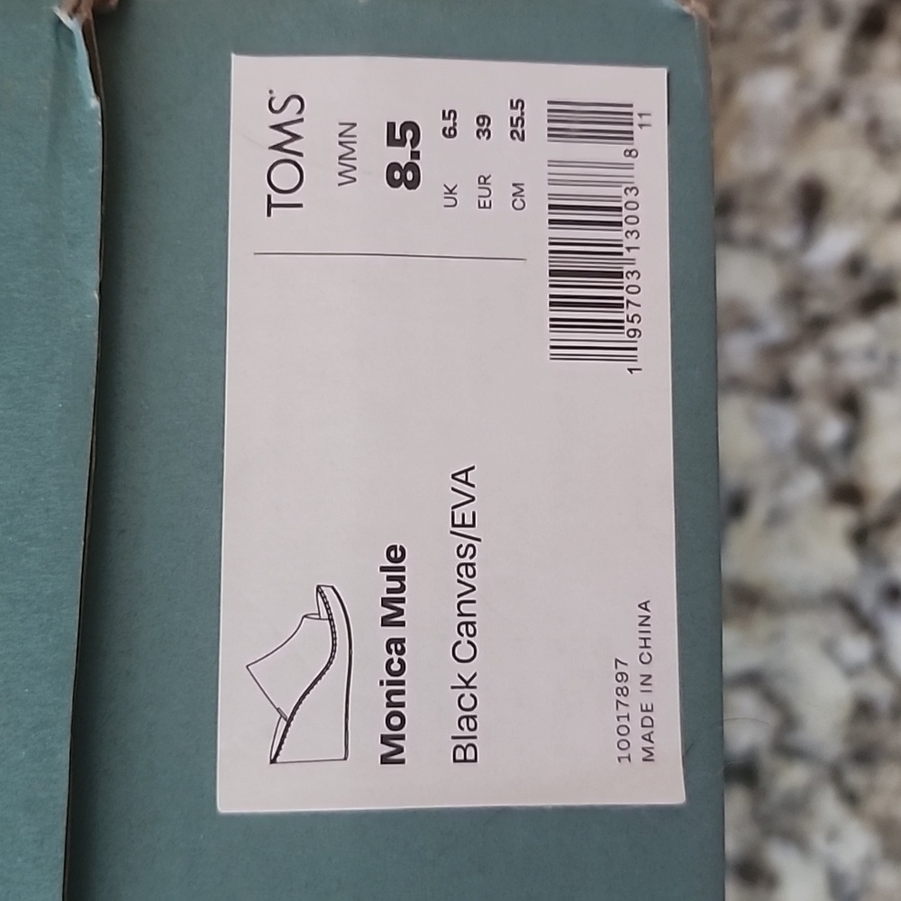 Shoes - Picture 2 of 6